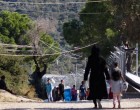 Die Zeit: Χιλιάδες μετανάστες, κυρίως Αλβανοί, επιστρέφουν από την Ελλάδα στην πατρίδα τους