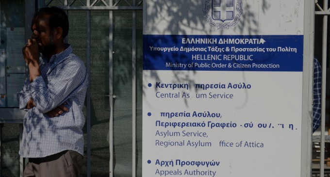 Κλείνουν τα γραφεία ασύλου σε Πειραιά και Άλιμο