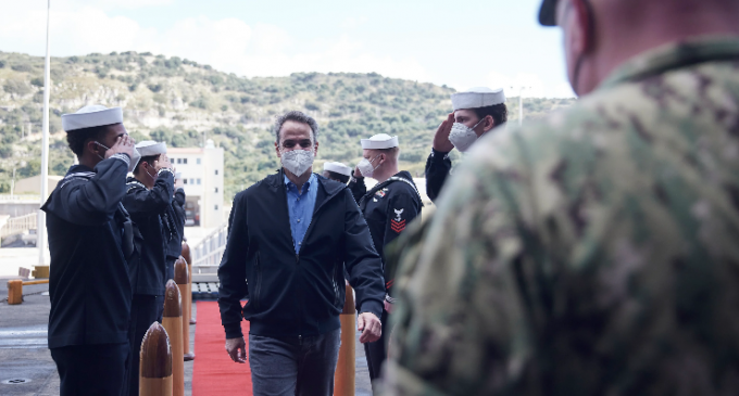 Μητσοτάκης από το αεροπλανοφόρο Eisenhower: Η στρατιωτική συνεργασία ΗΠΑ – Ελλάδος βρίσκεται σε εξαιρετικά υψηλά επίπεδα