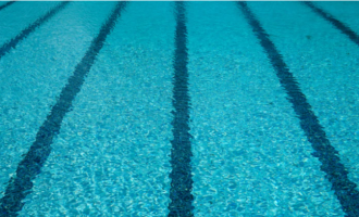 Ανατριχιάζει ο πατέρας της κολυμβήτριας που κακοποιήθηκε: «Βίαζε το παιδί μου από τα 10 του χρόνια»
