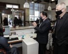 Ο Δήμαρχος Πειραιά Γιάννης Μώραλης υποδέχθηκε τον Υφυπουργό Ψηφιακής Διακυβέρνησης Γιώργο Γεωργαντά στο κεντρικό ΚΕΠ Πειραιά