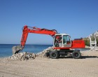 Εργασίες καθαρισμού στις παραλίες Βοτσαλάκια και Φρεαττύδα από τον Δήμο Πειραιά