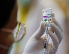 Ξεκινούν οι εμβολιασμοί αναμνηστικής δόσης με τα επικαιροποιημένα εμβόλια