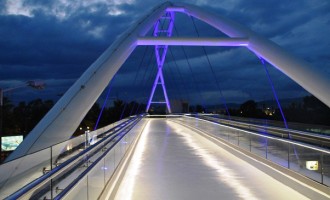 Παραδόθηκε η νέα σύγχρονη πεζογέφυρα στο ύψος του Π. Φαλήρου
