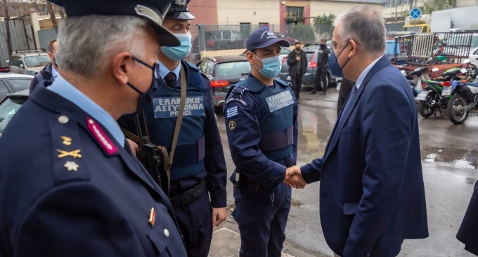 Τάκης Θεοδωρικάκος: Ενισχύθηκε το Αστυνομικό Τμήμα του Μοσχάτου με 12 αστυνομικούς και ένα επιπλέον περιπολικό