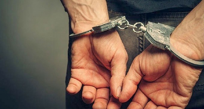 Συνελήφθη 53χρονος στον Πειραιά: Έφτιαξε «κρυψώνα» μεταναστών που δεν είχαν ταξιδιωτικά έγγραφα