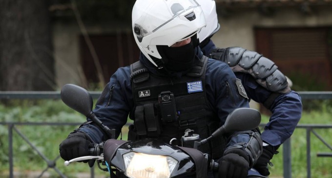«Άνοιξαν» σπίτι αστυνομικού στο Χαλάνδρι – Του πήραν πιστόλι και χρηματοκιβώτιο