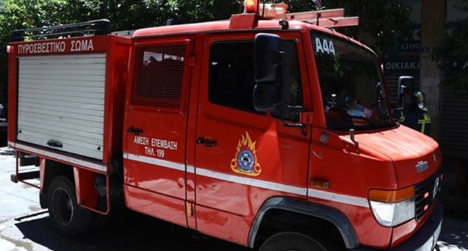 Φωτιά σε διαμέρισμα στο Περιστέρι: Απεγκλωβίστηκε μία γυναίκα και μεταφέρθηκε στο νοσοκομείο