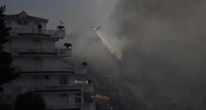 ΔΕΔΔΗΕ: Δεν υπάρχει ένδειξη ότι η φωτιά στη Βούλα ξεκίνησε από υποσταθμό