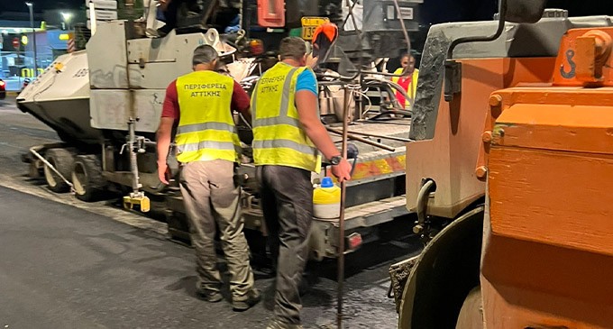 Συνεχίζονται οι εργασίες αποκατάστασης και συντήρησης σε κεντρικούς δρόμους του Πειραιά από την Περιφέρεια Αττικής