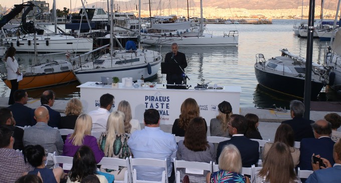 «Piraeus Taste Festival: Seafood and More»: Πλήθος κόσμου, γεύσεις και αρώματα στο 1ο γαστρονομικό φεστιβάλ του Δήμου Πειραιά