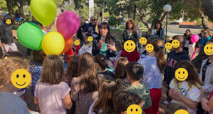 Παραδόθηκαν με μια όμορφη γιορτή και πλήθος πολιτών οι δύο νέες παιδικές χαρές που δημιούργησε ο Δήμος Πεντέλης