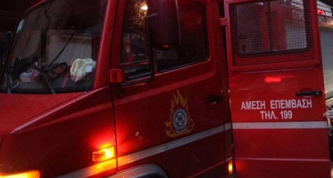 Αιγάλεω: Φωτιά σε διαμέρισμα – Δύο άτομα μεταφέρθηκαν σε νοσοκομείο