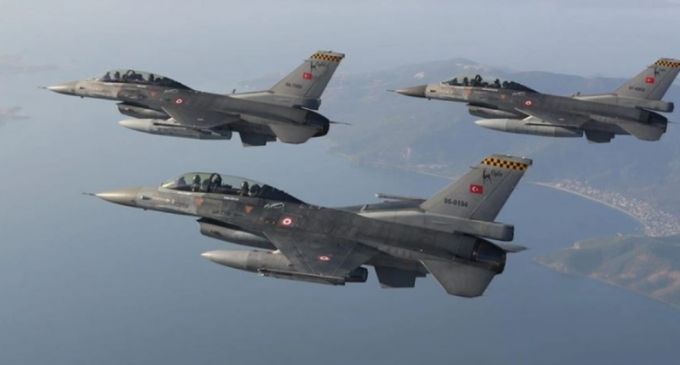 Μπαράζ προκλήσεων με 65 παραβιάσεις από τουρκικά F-16 και UAV