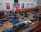 Σεισμός στην Τουρκία: Σε γήπεδα η αναγνώριση των νεκρών από τους σεισμούς – Συγκλονιστικές εικόνες