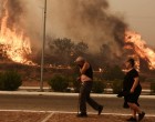 Πυρκαγιές: Ανεβαίνει προς την Πάρνηθα η φωτιά που ξέσπασε στη Φυλή – Κάηκαν σπίτια κι αυτοκίνητα στη Χασιά
