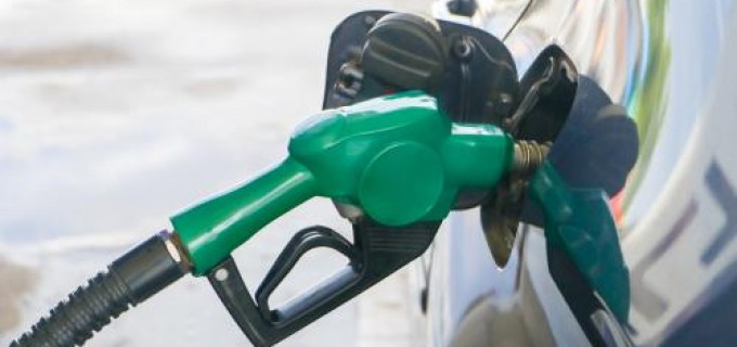 Καύσιμα: «Τσιμπημένη» η τιμή της βενζίνης λίγο κάτω από τα 2 ευρώ/λίτρο