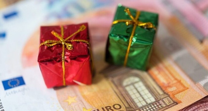 Δώρο Χριστουγέννων: Πότε θα πληρωθεί σε εργαζόμενους και ανέργους – Ποια επιδόματα προπληρώνονται