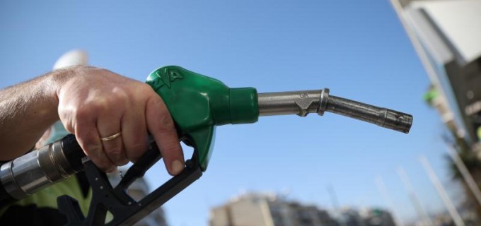 Γιατί ανεβαίνει η τιμή της βενζίνης; – Πόσο θα φτάσει το Πάσχα και τι συνέβη με το πετρέλαιο… «γεωπολιτικά»