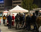 Ελληνικός Ερυθρός Σταυρός: Βοηθάει τους άστεγους στο λιμάνι του Πειραιά