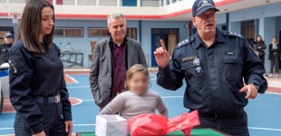 Όταν οι «φύλακες άγγελοι» μαγεύουν τα παιδιά μας: Μια ξεχωριστή δράση πραγματοποιήθηκε στο 14ο Δημοτικό Σχολείο Νίκαιας μετά από συνεργασία Δήμου και Αστυνομικού Τμήματος Νίκαιας