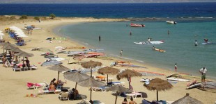 Διπλή απόβαση σε παραλίες και τουριστικούς προορισμούς από την ΑΑΔΕ – Πώς θα γίνονται οι έλεγχοι