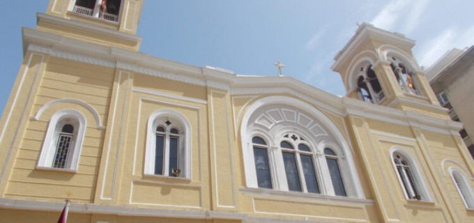 Το Τίμιο Ξύλο για προσκύνημα στον Ιερό Ναό Αγίων Κωνσταντίνου και Ελένης Πειραιώς