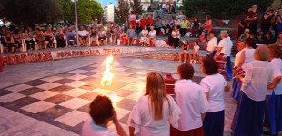 Δήμος Νίκαιας-Ρέντη: Οι φωτιές τ’Άη Γιάννη άναψαν στην πλατεία Χαλκδηδόνας