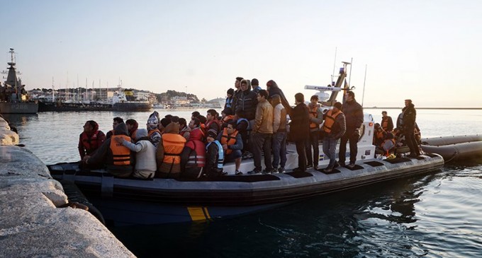 Οικογένειες με παιδιά οι Τούρκοι που αποβιβάστηκαν στις Οινούσσες και ζητούν άσυλο