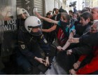 Πλειστηριασμοί: Δικογραφία για τον τραυματισμό αστυνομικών και διαδηλωτών έξω από τα συμβολαιογραφεία