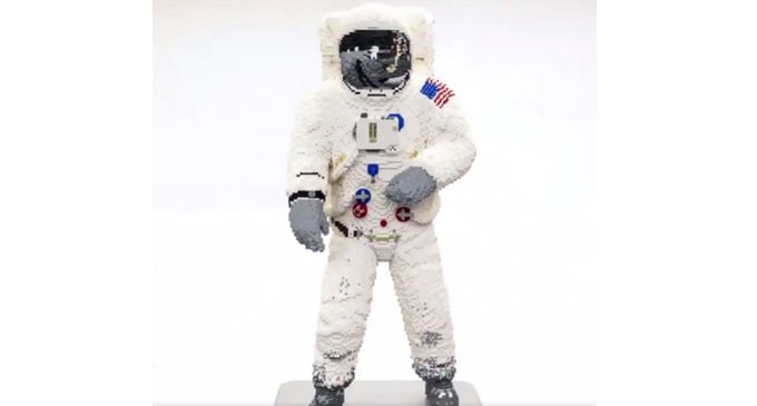 Η στολή του θρυλικού αστροναύτη Μπαζ Όλντριν, από κυβάκια της LEGO! (βίντεο)