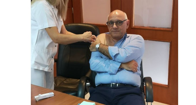 Τα μέλη του ΔΣ του Ιατρικού Συλλόγου Πειραιά εμβολιάστηκαν για τον ιό της γρίπης