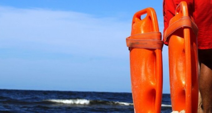Κραυγή αγωνίας από ναυαγοσώστες για το καλοκαίρι στις παραλίες – Τι απαντούν οι δήμοι