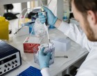 Εμβόλιο για τον κορωνοϊό: Σε ισχύ η συμφωνία της ΕΕ με την AstraZeneca – Τι προβλέπει