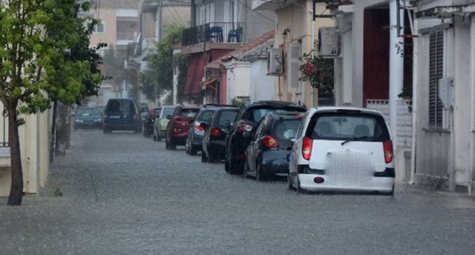 Κακοκαιρία: Πλημμύρες σε Στερεά και Πελοπόννησο- Πού θα χτυπήσει τις επόμενες ώρες