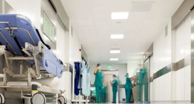 Επαναφορά στην κανονικότητα για τα νοσοκομεία της Αττικής – Αποδεσμεύονται απλές κλίνες και ΜΕΘ για γενικούς ασθενείς