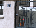 Έγκλημα στην Αγία Βαρβάρα – Σοκάρουν οι μαρτυρίες των γειτόνων της 64χρονης: «Όπου την έβρισκε, τη σκότωνε στο ξύλο»