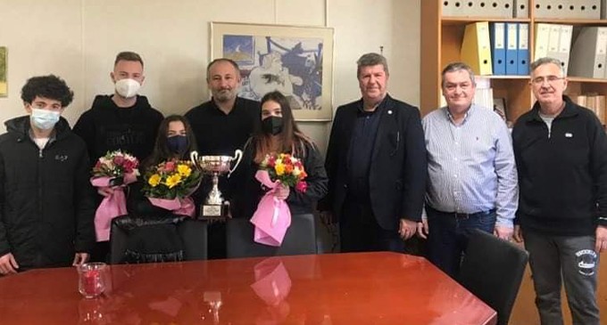 Ο Δήμαρχος Αιγάλεω Γιάννης Γκίκας τίμησε τον Αθλητικό Όμιλο Αντισφαίρισης «Αιγάλεω 92»