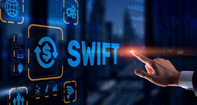 Τι είναι το SWIFT -Η Δύση είναι έτοιμη να αποκλείσει τη Ρωσία, πώς θα την επηρεάσει