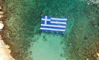 Ο Δήμος Πειραιά τιμά την εθνική επέτειο της 25ης Μαρτίου – Η Γαλανόλευκη στη θάλασσα της Πειραϊκής