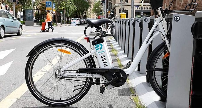 Ηλεκτρικά κοινόχρηστα ποδήλατα για όλους στη Γλυφάδα