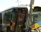 Τροχαίο στην παραλιακή: Λεωφορείο έπεσε σε κολώνα του τραμ