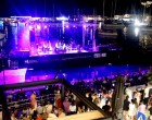 Πλήθος κόσμου και συγκίνηση στη συναυλία του Γιώργου Νταλάρα στο Μικρολίμανο