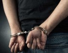 Συλλήψεις νεαρών που φέρονται ότι διέπρατταν ληστείες σε βάρος πεζών στη Γλυφάδα