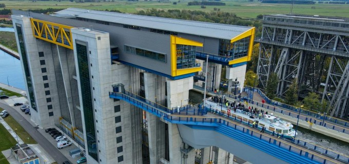 Μια τεχνολογική καινοτομία στη Ναυτιλία – Ο μεγαλύτερος ανελκυστήρας πλοίων κατασκευάστηκε στη Γερμανία