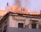Συναγερμός στην Πυροσβεστική – Καίγεται εγκαταλελειμμένο κτίριο στο κέντρο της Αθήνας