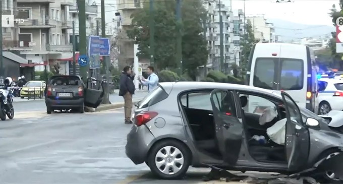 Σοβαρό τροχαίο στην Αλεξάνδρας τα ξημερώματα -Δύο βαριά τραυματίες από σύγκρουση οχημάτων