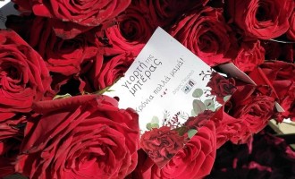 Ο Δήμος Πειραιά τιμά την  Παγκόσμια Ημέρα της Μητέρας – Χιλιάδες  λουλούδια θα προσφερθούν σε μητέρες, σε διάφορα σημεία της πόλης