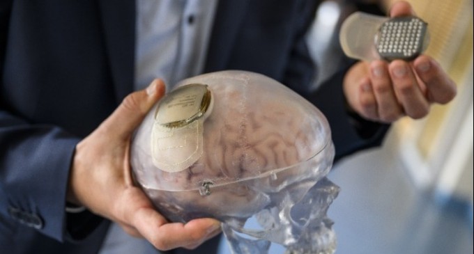 Η Neuralink του Μασκ θα δοκιμάσει εγκεφαλικά εμφυτεύματα σε παράλυτους ή πάσχοντες από νευρολογικές παθήσεις
