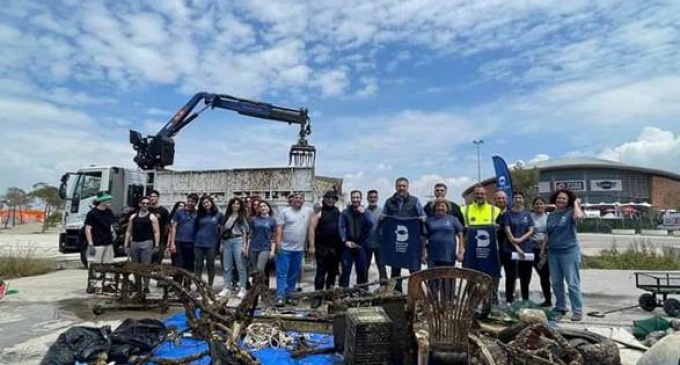 Ο Δήμος Παλαιού Φαλήρου σε συνεργασία με την ομάδα εθελοντών της #Deepblue_diving πραγματοποίησαν εθελοντικό καθαρισμό της παραλίας του Δήμου